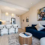 Luxury Getaway At 32 Napier