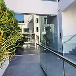 Luxury Getaway At 32 Napier