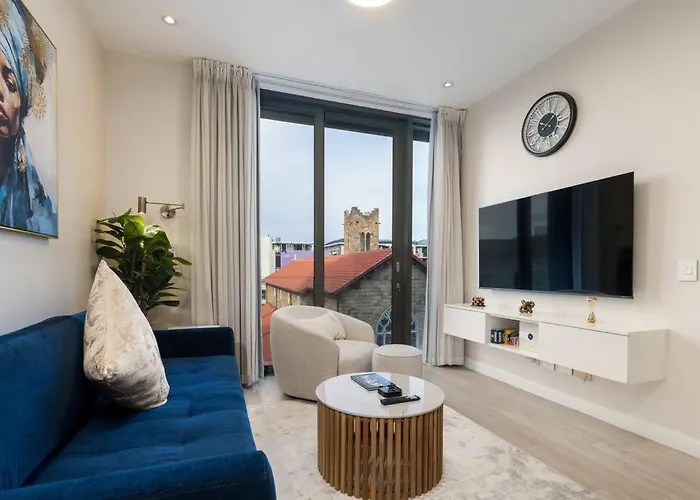 Luxury Getaway At 32 Napier