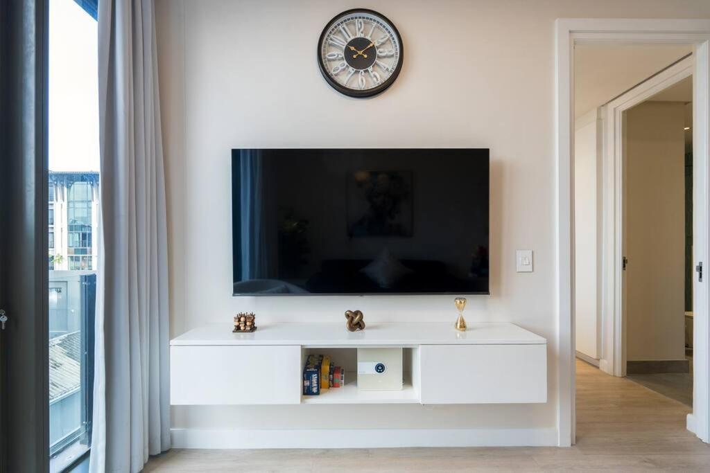 Luxury Getaway At 32 Napier Cape Town